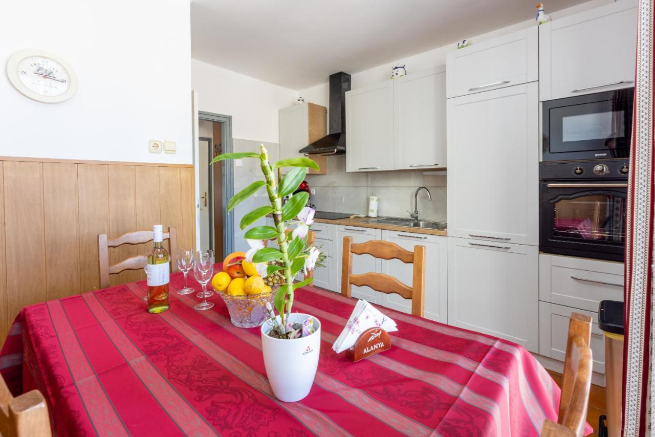 Apartment Mira "Pet Friendly" Crikvenica Bagian luar foto