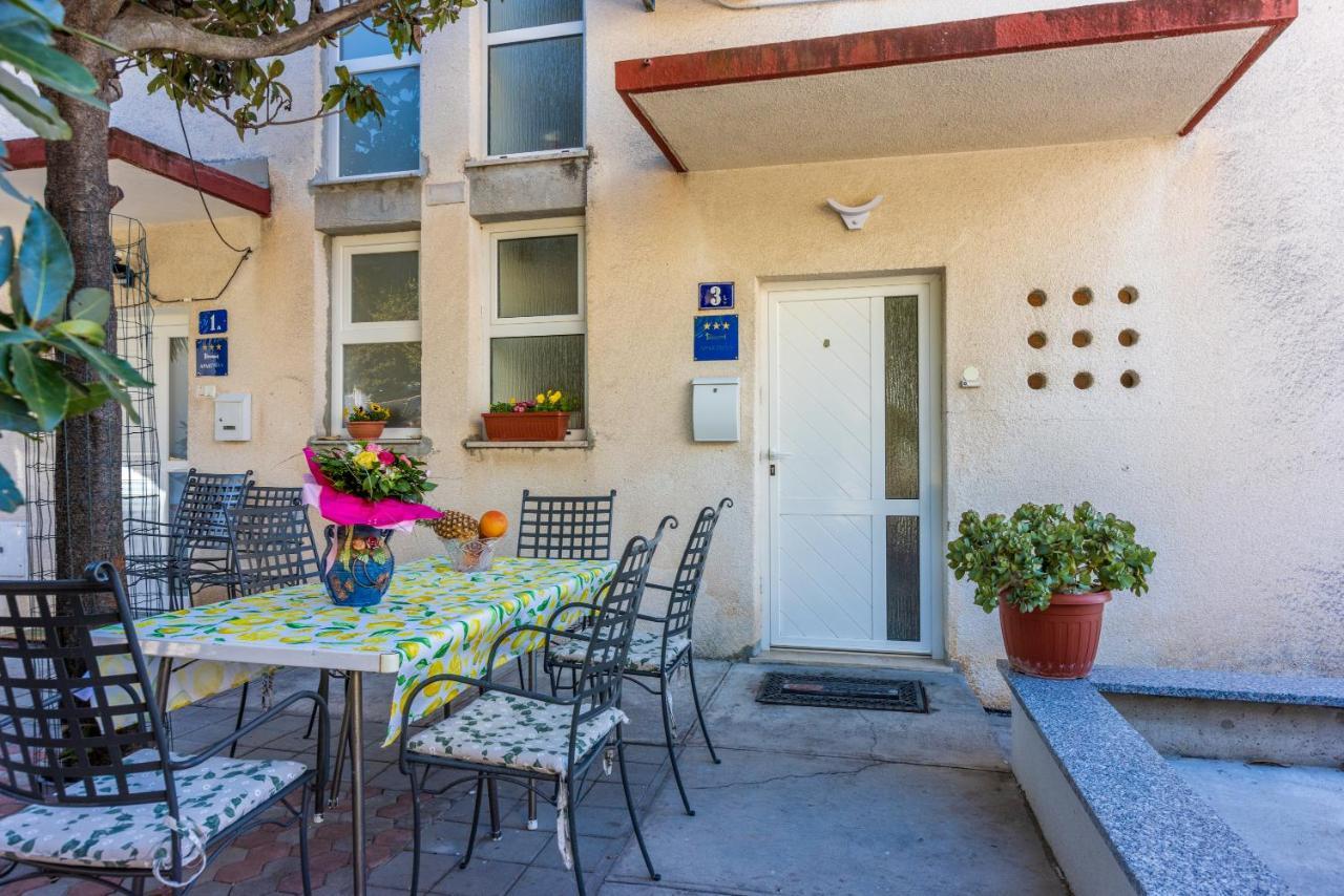 Apartment Mira "Pet Friendly" Crikvenica Bagian luar foto